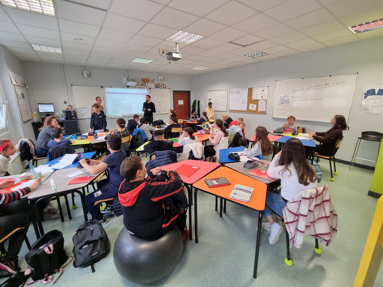 Innovations pédagogiques : quand les classes cassent les codes ...